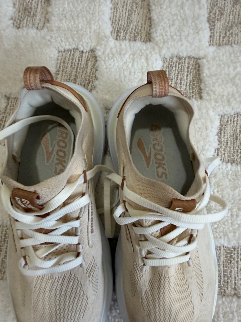 Brooks Women’s Glycerin Running Sneakers — Light Tan with Brown Accents - Picture 4 of 8